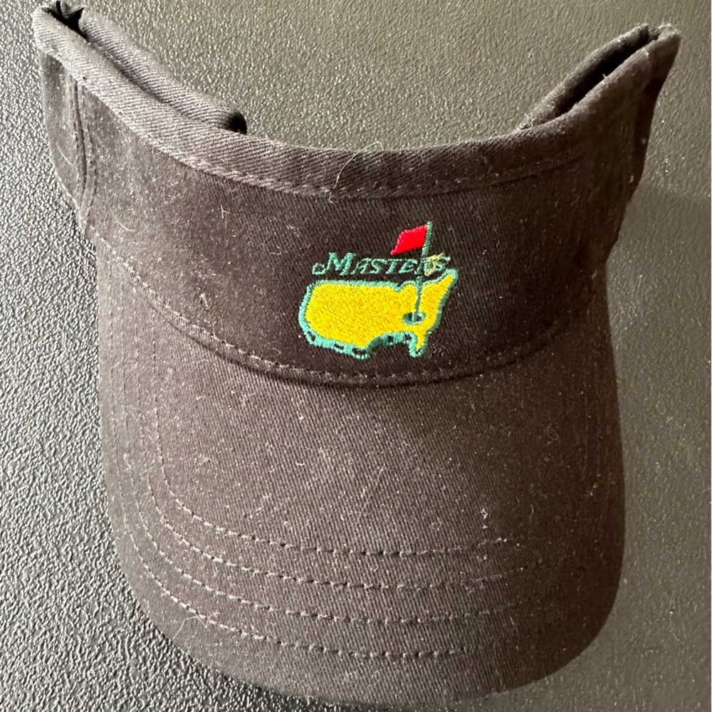 Masters visor official merchandise can only get at the masters brand new w/ tag.